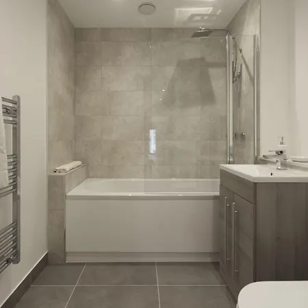 Fantastic 2 Bedroom Apartment In Central Ashford Ashford  Exterior photo