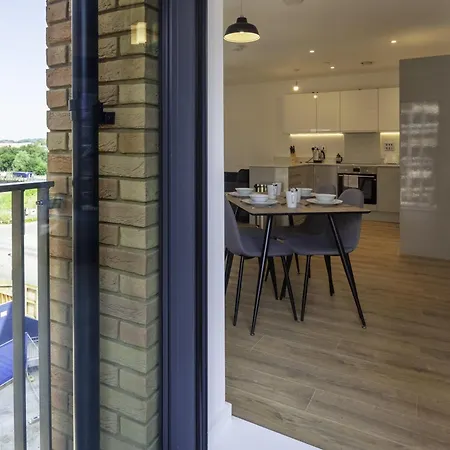 Fantastic 2 Bedroom Apartment In Central Ashford Ashford  Exterior photo